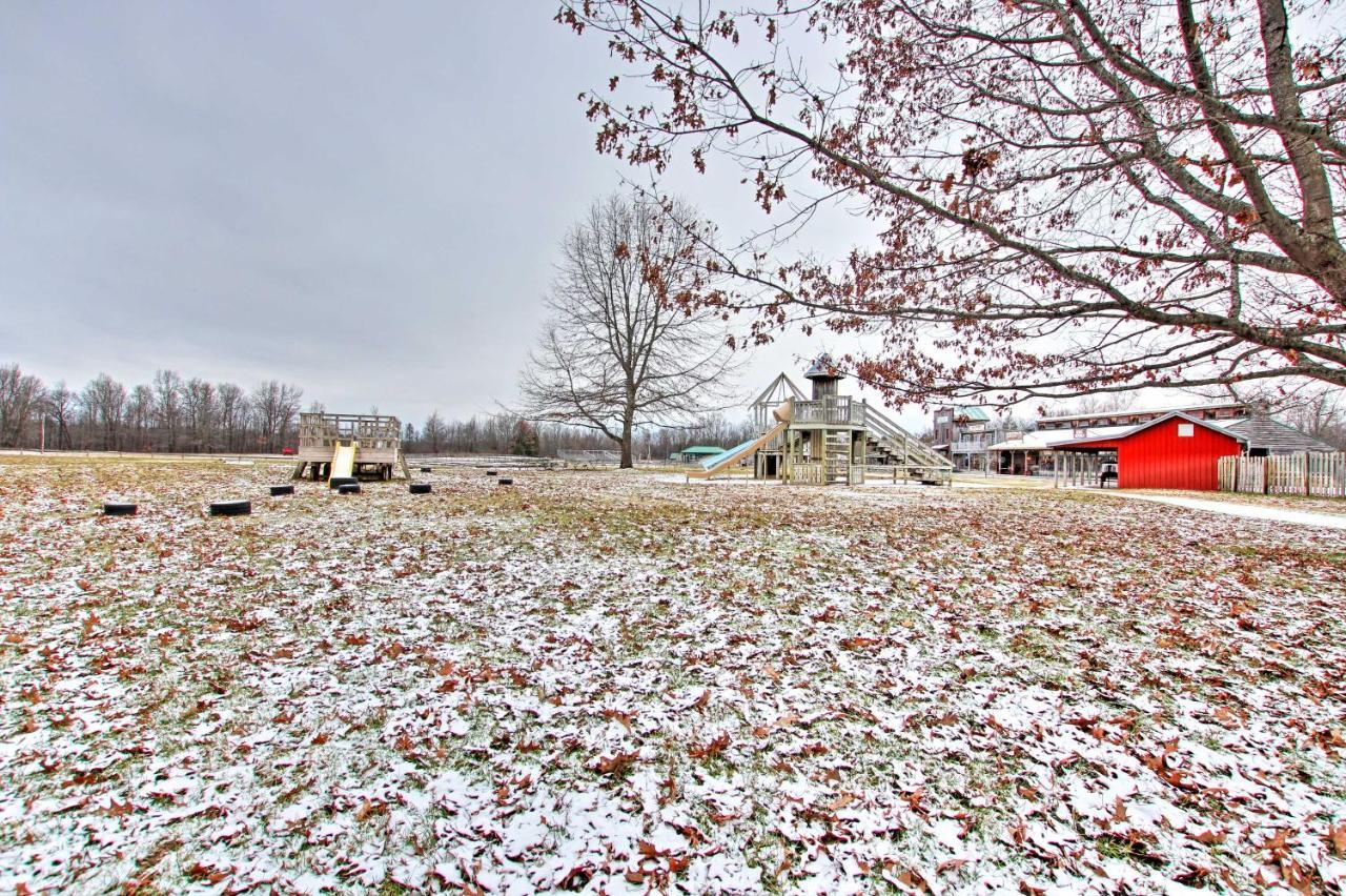 Cozy Retreat With Porch And Double Jj Resort Access! Rothbury Exterior foto